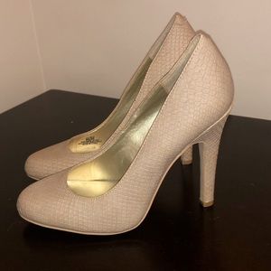 Jessica Simpson tan heels